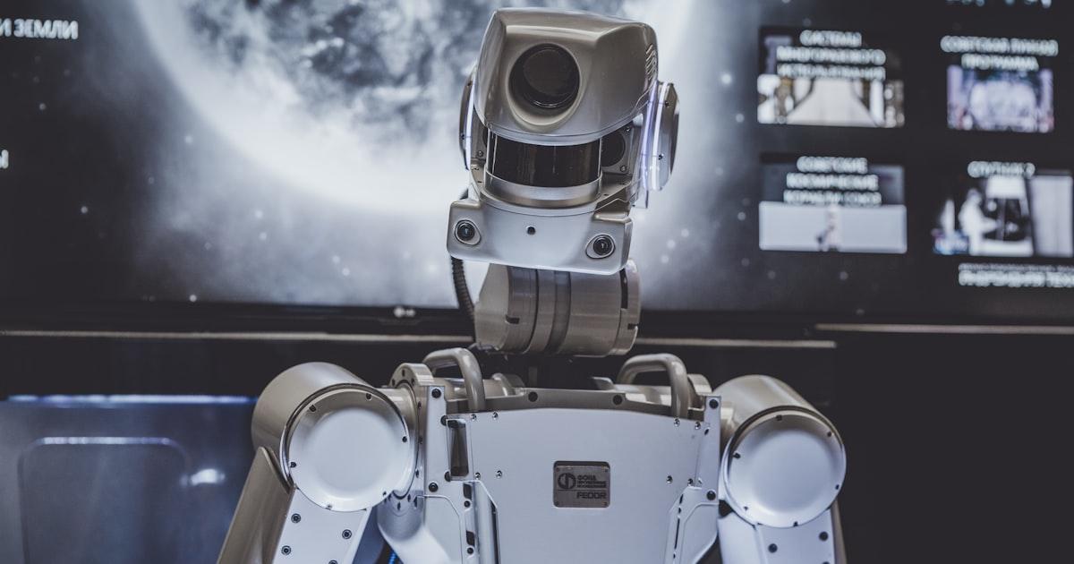 Logo DeepSeek sur fond de code source ouvert