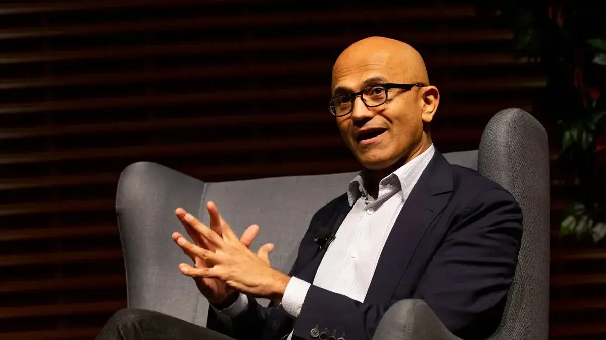 Microsoft AI-Chef diskutéiert iwwer Superintelligenz an d'Zukunft vun der Aarbecht